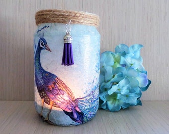 Pfauenlaterne im Decoupage-Stil: Upgecycelter Kerzenhalter, Deko-Geschenkidee