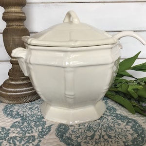 White ironstone soup tureen with ladle Vintage ironstone Farmhouse ironstone Farmhouse buffet decor Vintage serve ware Vintage farmhouse