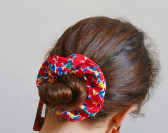 Printed scrunchie / hair accessories / high fashion / upcycled / gift idea