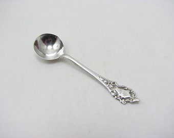 Holland, Thomas & Slater Foliate Finial Sterling Silver Salt Spoon, 7.3cm, London 1899