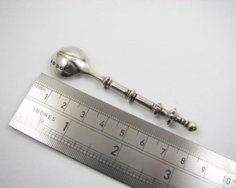 19th Century Sterling Silver Salt Spoon with Cast Scepter Stem and Finial, 8.1 cm, London 1886