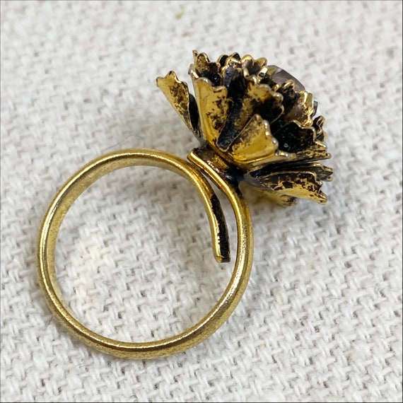 Signed Vogue antiqued gold tone flower ring adjus… - image 3