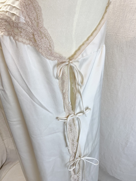 Vintage 80s Miss Elaine Side tie Nightgown - image 5