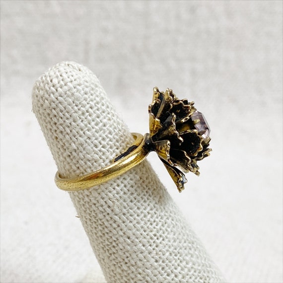 Signed Vogue antiqued gold tone flower ring adjus… - image 5