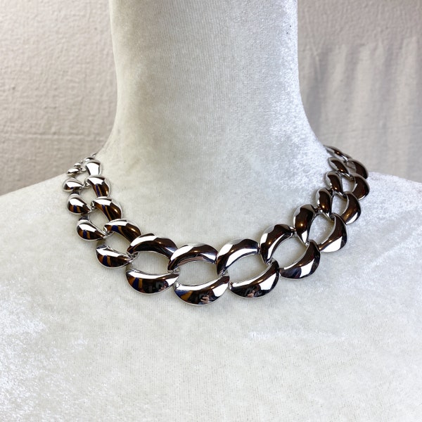 Napier 1980s Silver Chunky Graduated Link Chain Choker Necklace