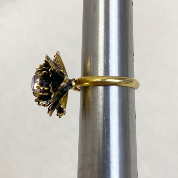 Signed Vogue antiqued gold tone flower ring adjus… - image 8