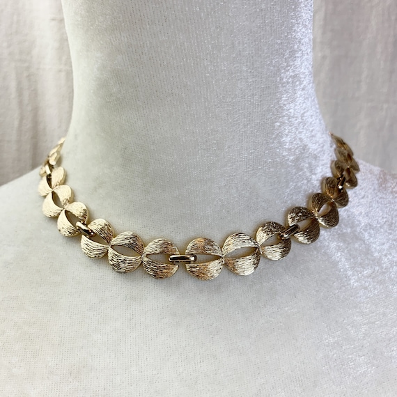 1950s Monet Matte Gold Tone Textured Link Necklace - image 1