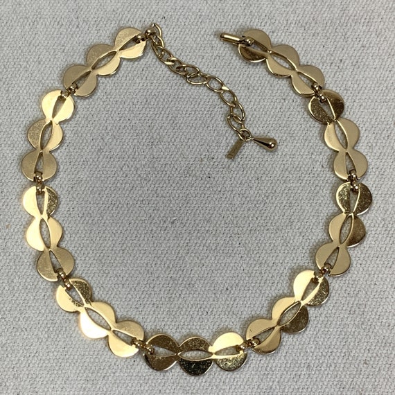 1950s Monet Matte Gold Tone Textured Link Necklace - image 5