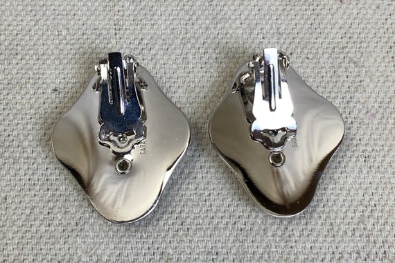 Sarah Coventry Cleopatra Clip Earrings 1972 Silver - image 7