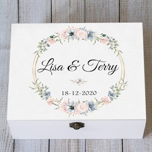 Personalized Wedding Keepsake Box – Floral Memory Box with Rose Wreath, Custom Card Holder, Romantic Gift for Couple, Wedding Card Box
