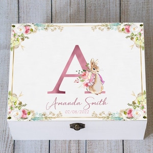 Caja de recuerdos de bebé personalizada, caja de recuerdos de Peter Rabbit, caja de baby shower, regalo personalizado para niña, caja de madera para recién nacidos, cofre del tesoro de madera
