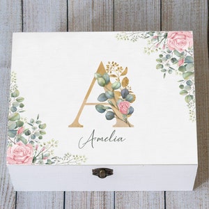 Caja de recuerdos personalizada, caja de recuerdos, caja de monograma floral, cofre de madera, caja de madera con iniciales, caja de eucalipto y rosas, caja de madera blanca