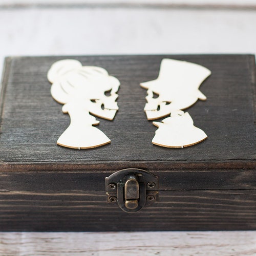Gothic Ring bearer box, Skulls wedding ring box, Personalized Wedding black box, Day of the Dead Ring Box, Engagement box, Halloween wedding