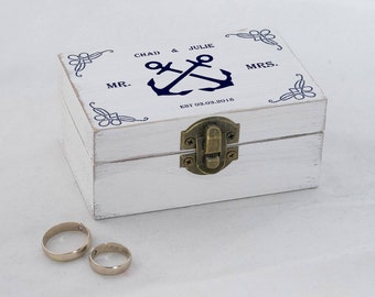 Portafedi nuziale nautico personalizzato: design con ancora in legno bianco