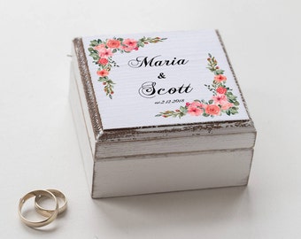 Ringträgerbox, weiße Ringbox, Blumenhochzeitsbox, Ringbox mit Rosen, personalisierte Hochzeitsbox, Ringbox aus Holz, Ringhalter, Vorschlagsbox