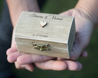 Caja de anillo grabada, Caja de anillo de boda, Caja portadora de anillo, Caja de boda personalizada, Caja de compromiso, Caja de anillo de madera pequeña, Soporte de anillo personalizado