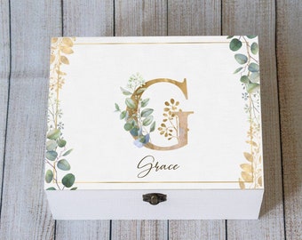 Boîte à souvenirs personnalisée, boîte à souvenirs, boîte à monogramme floral, coffre en bois, boîte en bois à initiales, cadeau d'anniversaire, boîte de feuilles d'eucalyptus, boîte blanche