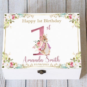 Boîte souvenir personnalisée pour bébé - 1er cadeau d'anniversaire pour fille ou garçon - Boîte à souvenirs en bois Pierre Lapin - Coffre au trésor personnalisé pour bébé