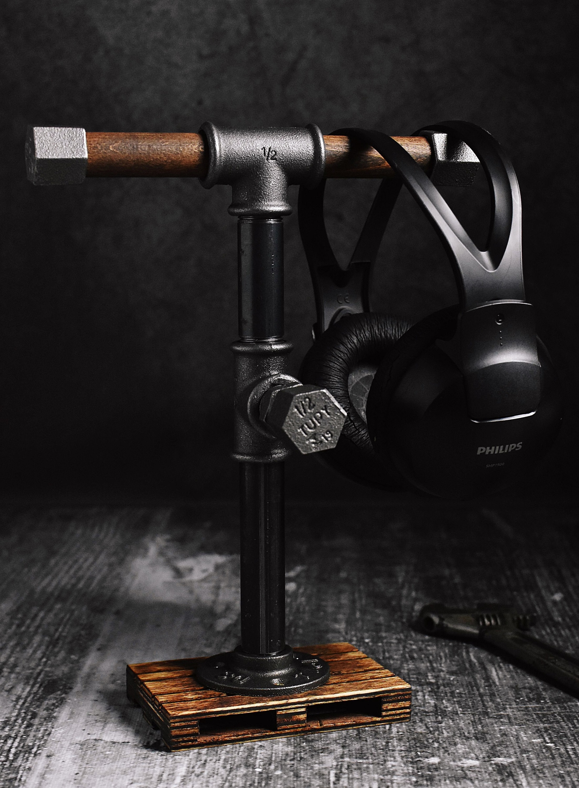 Headphones stand, headset stand, headphone hanger, water pipe holder, dock,loft gift for him, music lover, for desk induastrial loft solid