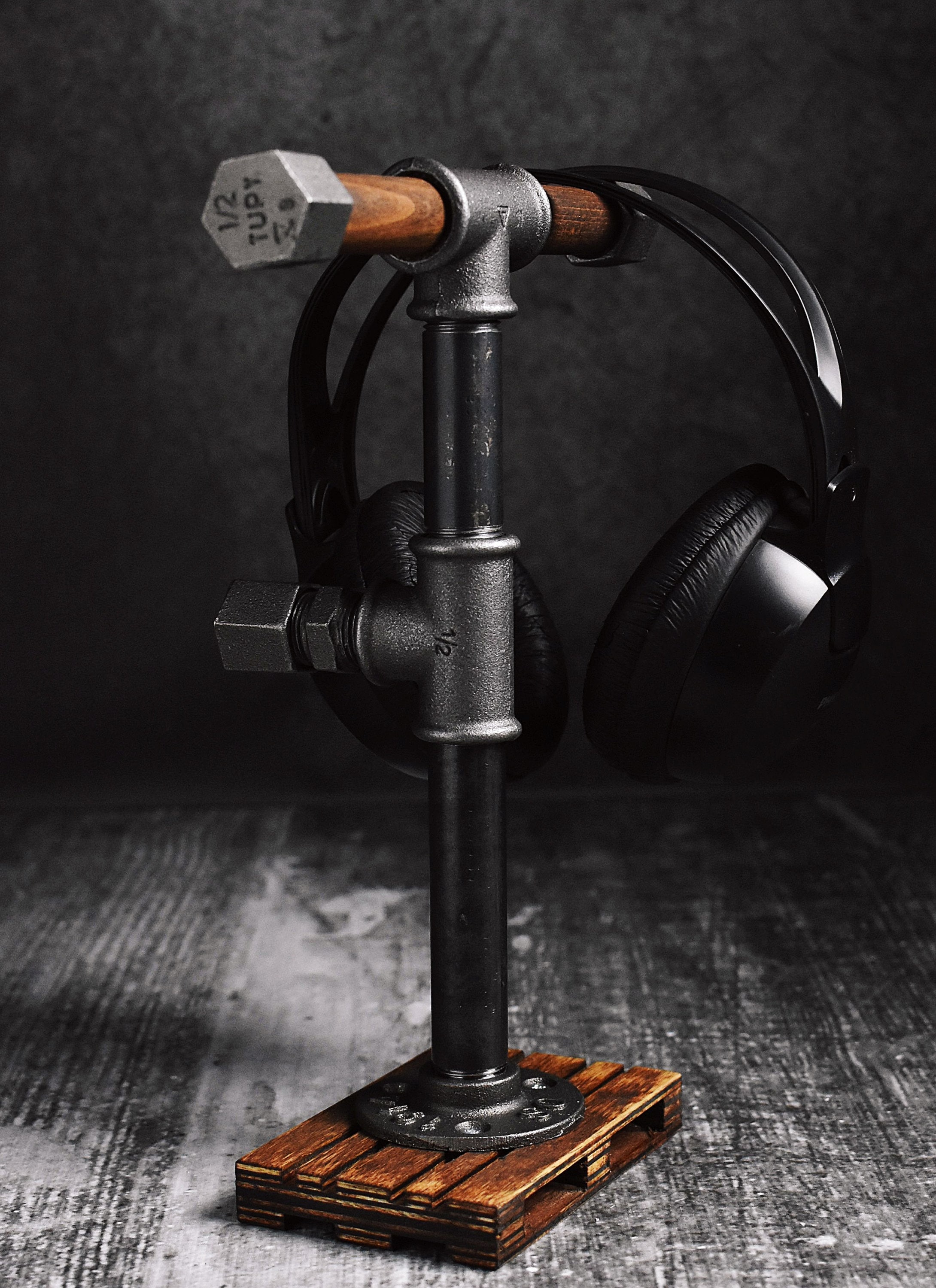 Headphones stand, headset stand, headphone hanger, water pipe holder, dock,loft gift for him, music lover, for desk induastrial loft solid