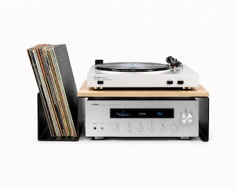 Moderne platenspelerstandaard en platenhouder stalen plaat en multiplex versterkertafel, vinyl, compacte mediaconsole, muziekstation
