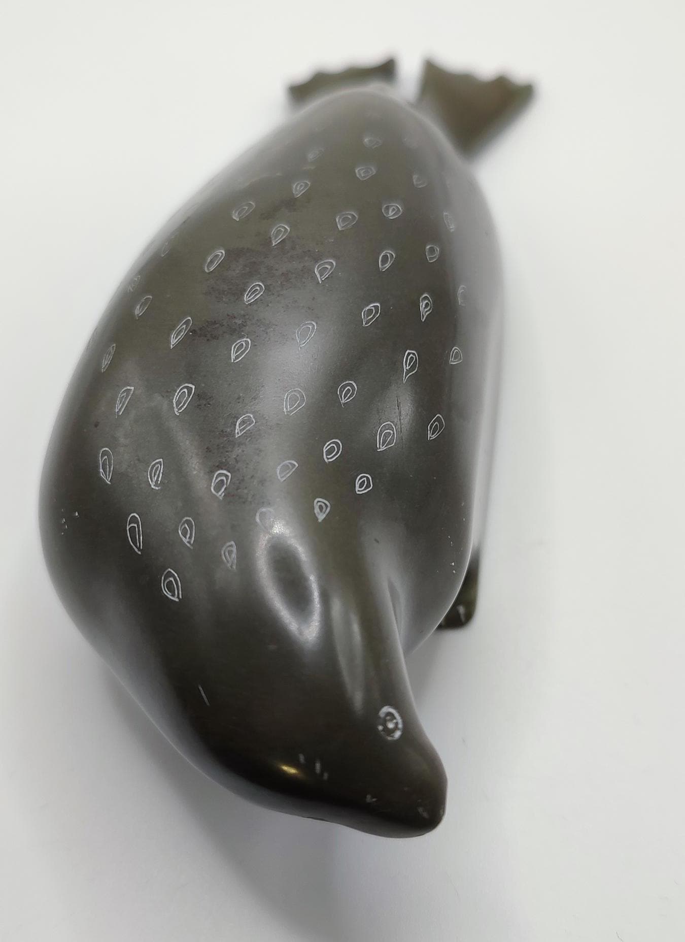Vintage Inuit Carved Soapstone Seal Figurine | Handcrafted Arctic Wildlife Sculpture Signed Inuktitut ᓱᕕᐊ  ᐃᔭᐃᑐ Ijaitu