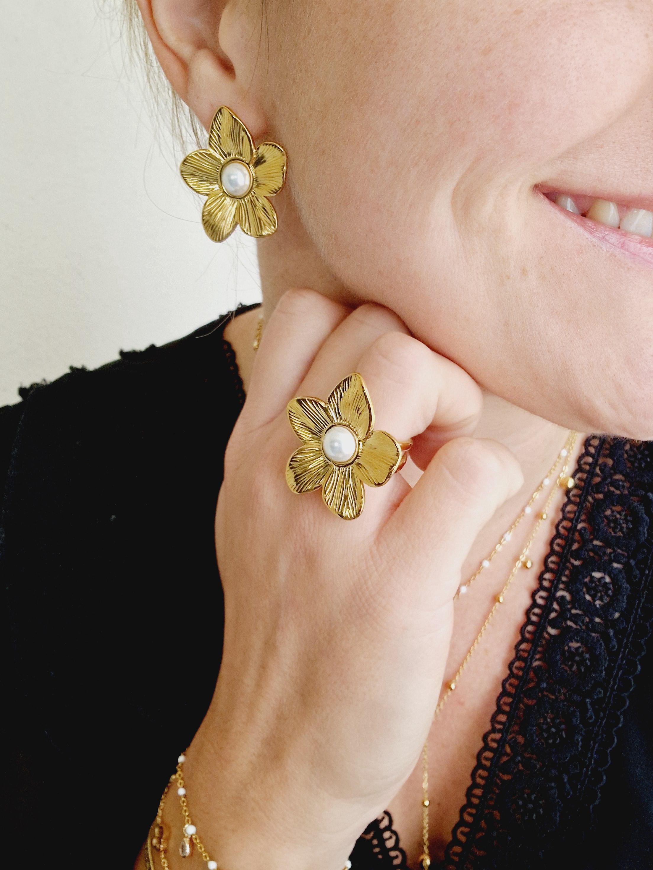 Bague Fleur Réglable Avec Pierres Bleues & Strass - Métal Doré, Neuf Étiqueté