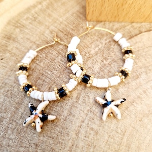 Schwarze Seestern-Creolen – Elegante Ohrringe aus schwarzem, weißem Perlen- und goldenem Edelstahl