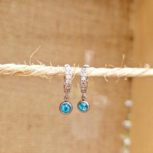 Silver earrings with blue stone | Plated zirconium hoops | Elegant women&#39;s jewelry | Refined and luminous gift