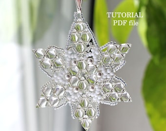Tutorial per perline, modello per ciondolo a fiocco di neve, design di gioielli natalizi, istruzioni passo passo per perline, guida ai lavoretti per le feste di Capodanno, fiocco di neve