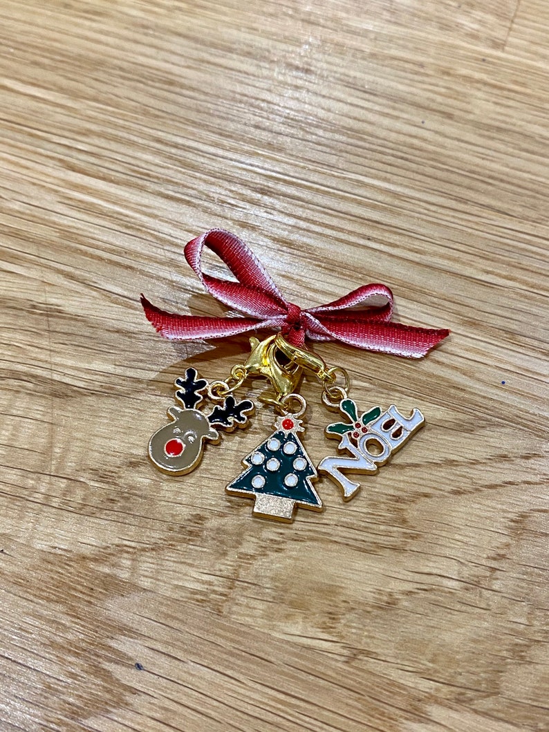 Christmas themed enamel stitch markers progress keepers Noel gifts reindeer stitch markers
