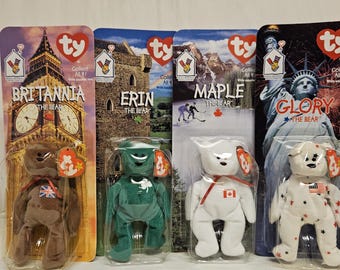 以下が含まれることがあります： オリジナルパッケージに入った4つのTy Beanie Babyベア。ベアはブリタニア、エリン、メープル、グローリーです。各ベアは異なる色で、国を表す旗またはシンボルが付いています。パッケージにはランドマークの画像が使用されています。