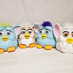 Zabawki Furby z kolekcji Happy Meal z McDonald's