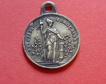 Pendentif médaille antique en laiton de la République Française, Les journées de février 1848