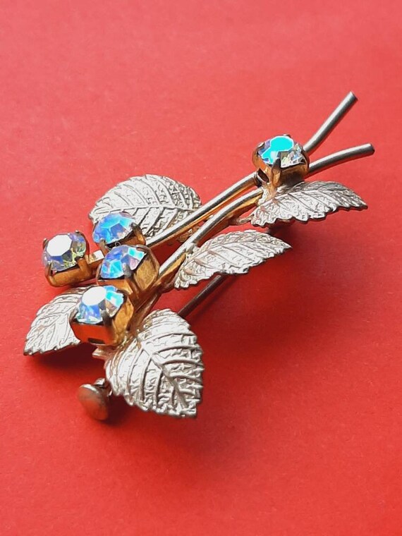Vintage detailed gold plated floral brooch with f… - image 5