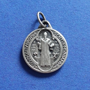 Colgante de medalla religiosa católica antigua bañada en plata de San Benito, dije de San Benito, San Benito, colgante de medalla de San Benito
