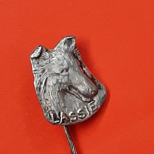Vintage silver plated pin of Lassie, Rough Collie Dog, lapel pin Lassie, brooch pin Lassie, old lapel pin dog, stick pin Lassie