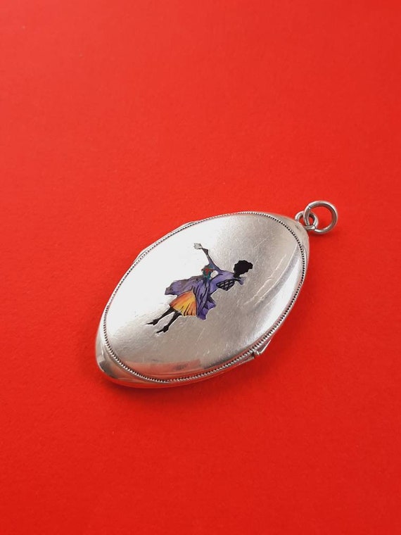 Victorian antique medaillon with a enamel Lady, Vi