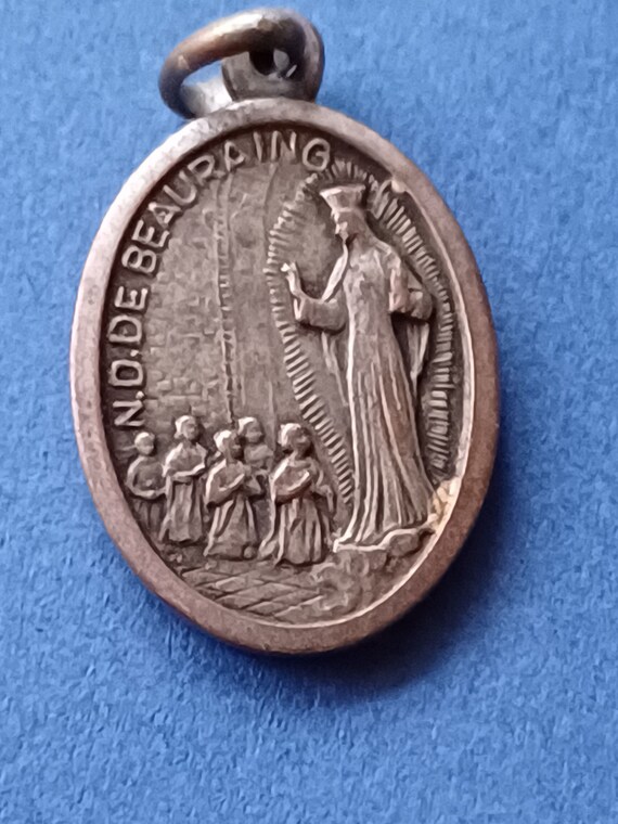 Vintage religous Catholic oval medal pendant of O… - image 8