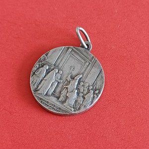 Vintage religious Catholic silver plated medal pendant of Pope Pius XI, Pope Pius XI Jubilee medal pendant