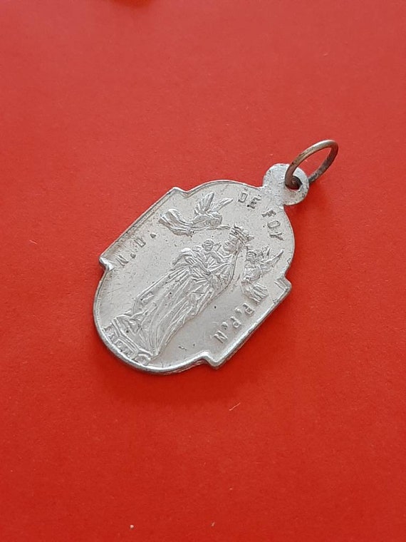 Vintage religious Catholic medal pendant of Our Lady … - Gem