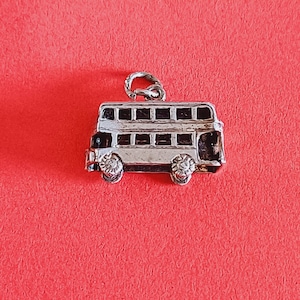 Vintage silberner London-Charm, Doppeldecker-Bus-Anhänger-Charm, alter Doppeldecker-Charm