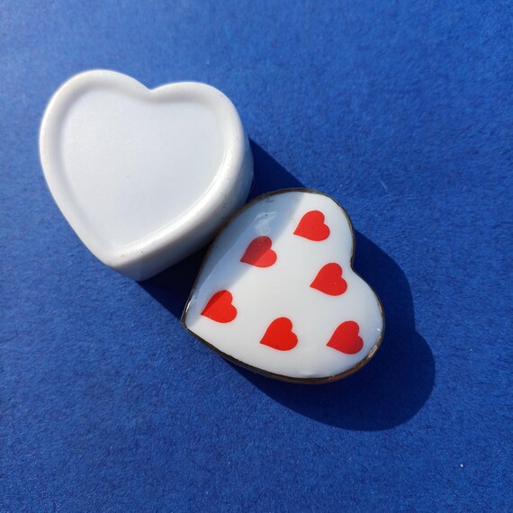 Vintage mini white porcelain tiny box, ceramic miniature box,red heart porcelain box, porcelain heart box of porcelain, trinket box View 6
