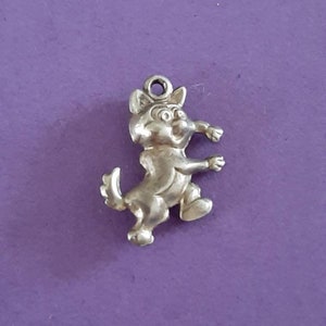 Vintage detailed silver 835 pendant charm of a lovely cat, tiny dancing cat charm, cartoon cat charm, funny cat charm
