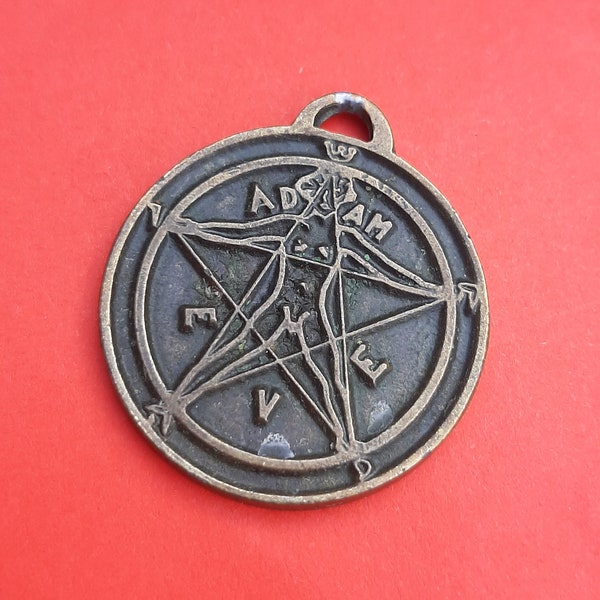 Vintage brass medal pendant of The Vitruvian Man or Leonardo da Vinci, Le proporzioni del corpo umano secondo Vitruvio