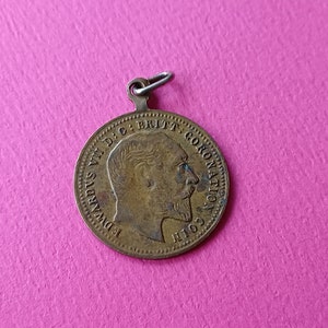 Old 1909 medal pendant of King Edward VII medal, St. George slaying the Dragon medal pendant