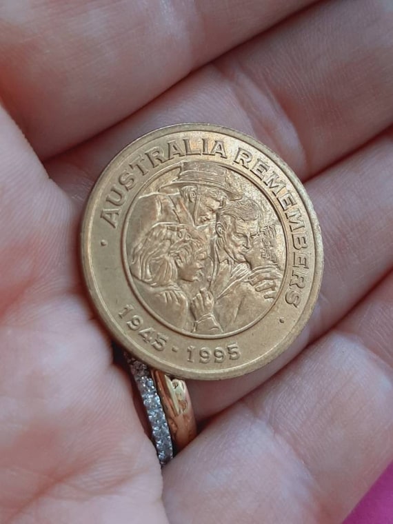Gold Plated Souvenir Coin of Australia Remembers 1945 - 1995
