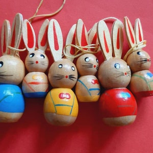 Figuras de Pascua alemanas vintage, conejitos de Pascua de madera pintados a mano, viejos conejitos de Pascua de madera, adornos vintage de árboles de Pascua de Erzgebirge
