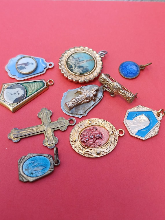 Assortment of 9 vintage religious Catholic colorfu