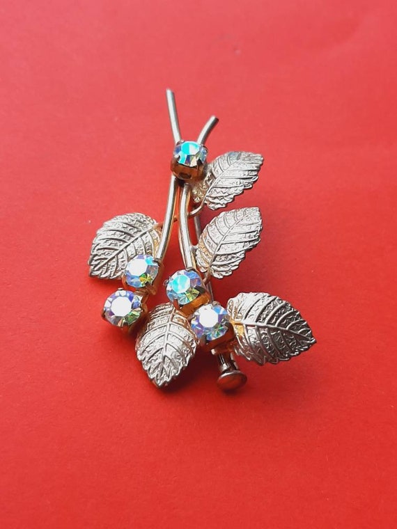 Vintage detailed gold plated floral brooch with f… - image 2